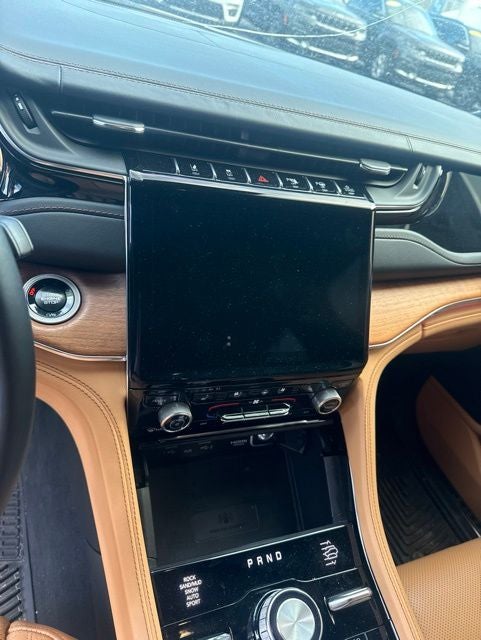 2024 Jeep Grand Cherokee L Summit 5.7 Liter V8 Hemi 4WD