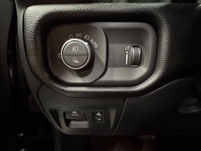 2021 RAM 1500 Big Horn/Lone Star 5.7 Liter V8 Hemi Crew Cab 4WD