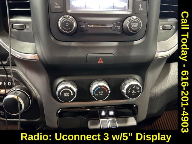 2022 RAM 1500 Big Horn Crew Cab 4x4 5'7' Box