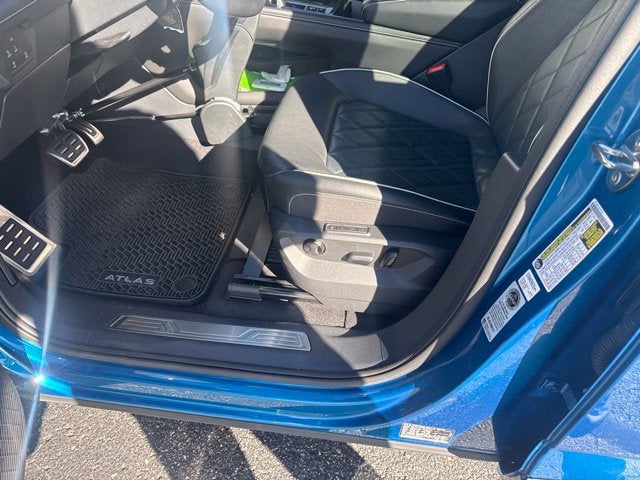 2024 Volkswagen Atlas Cross Sport 2.0T SEL Premium R-Line