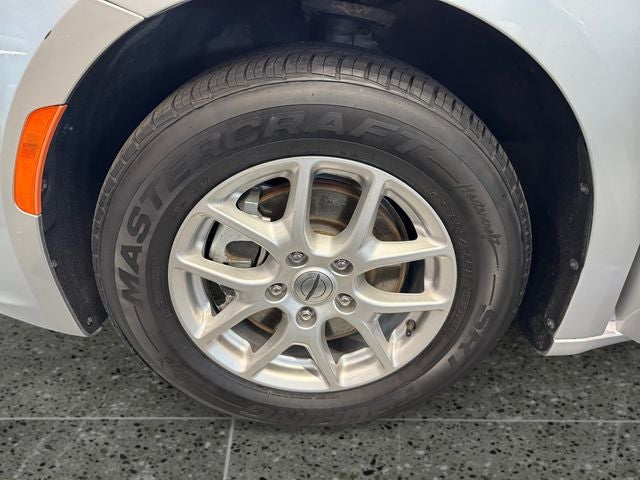 2024 Chrysler Pacifica Touring L 3.6 Liter V6 7 Passenger 3rd Row Seating