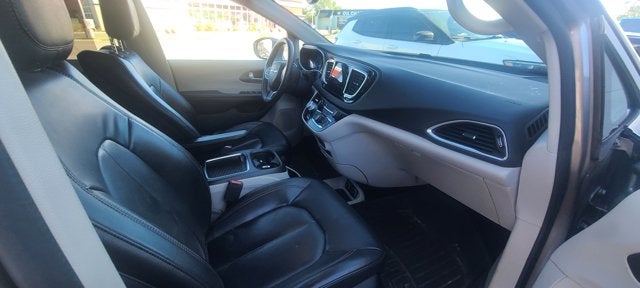 2017 Chrysler Pacifica Touring L Plus 3.6 Liter V6 7 Passenger 3rd Row Seating