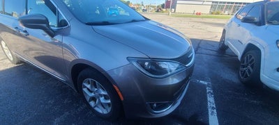 2017 Chrysler Pacifica Touring L Plus 3.6 Liter V6 7 Passenger 3rd Row Seating
