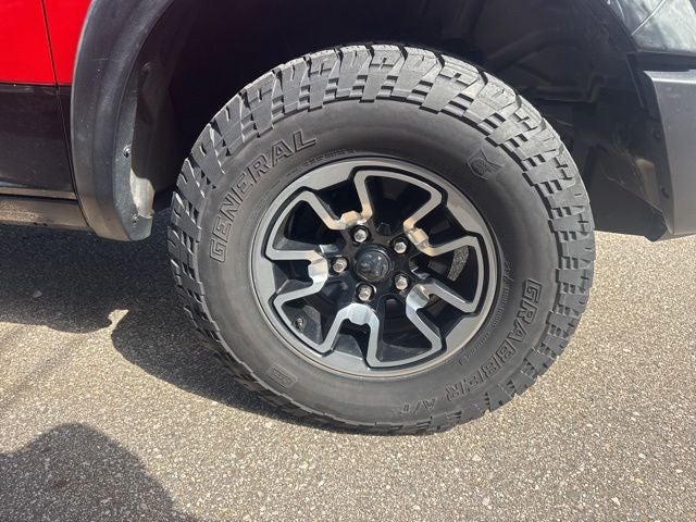 2016 RAM 1500 Rebel 5.7 Liter V8 hemi Crew Cab 4WD