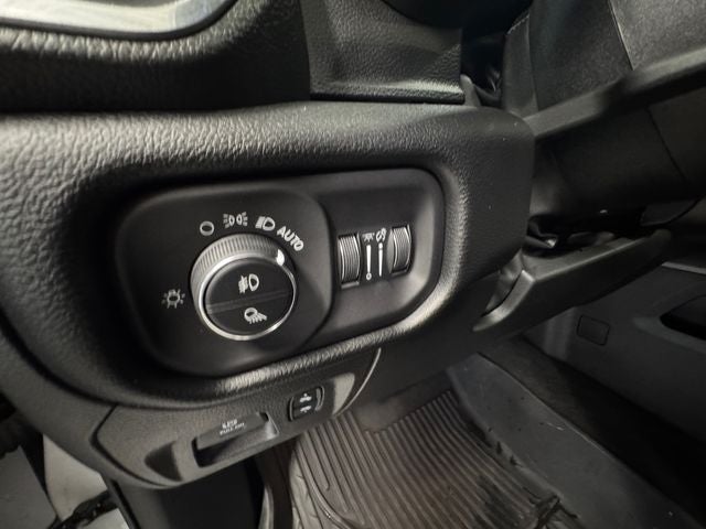 2022 RAM 1500 Laramie Crew Cab 4x4 5'7' Box