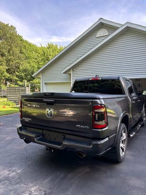 2020 RAM 1500 Laramie Crew Cab 4x4 5'7' Box