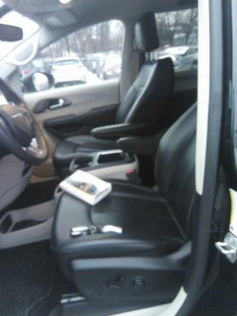 2023 Chrysler Pacifica Touring L 3.6 Liter V6 7 Passenger 3rd Row Seating