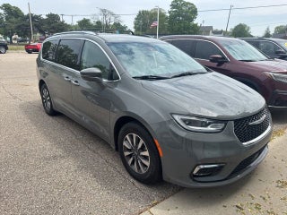 2021 Chrysler Pacifica Touring L 3.6 Liter V6 7 Passenger 3rd Row Seating