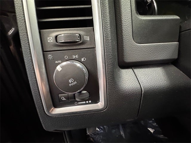 2018 RAM 1500 Big Horn Crew Cab 4x4 5'7' Box