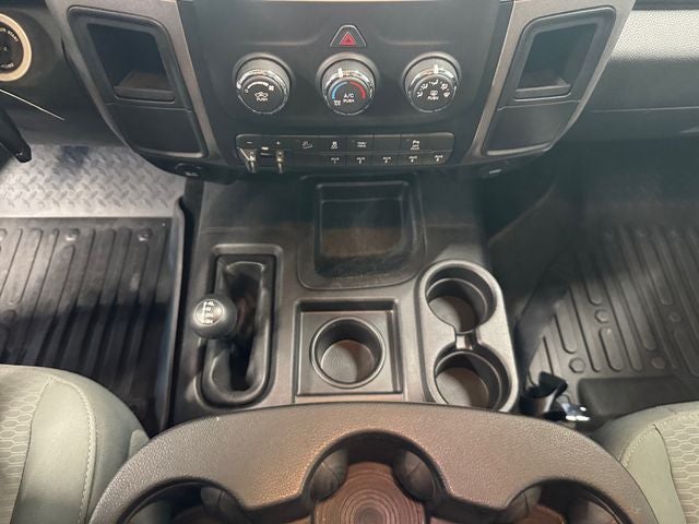 2017 RAM 2500 Tradesman Crew Cab 4x4 6'4' Box