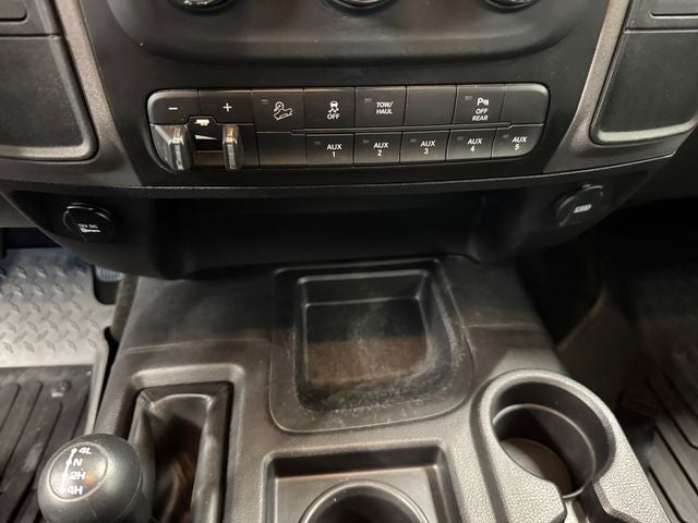 2017 RAM 2500 Tradesman Crew Cab 4x4 6'4' Box