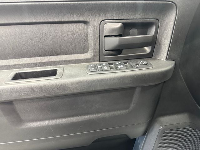 2017 RAM 2500 Tradesman Crew Cab 4x4 6'4' Box