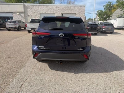 2022 Toyota Highlander LE 3.5 Liter V6 AWD 3rd Row Seating