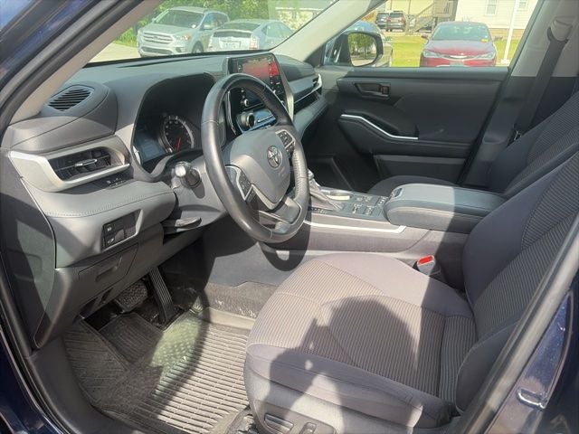 2022 Toyota Highlander LE 3.5 Liter V6 AWD 3rd Row Seating