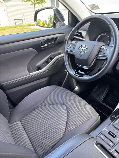 2020 Toyota Highlander LE