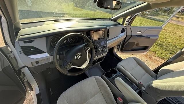 2019 Toyota Sienna LE 3.5 Liter V6 8 Passenger 3rd Row Seating