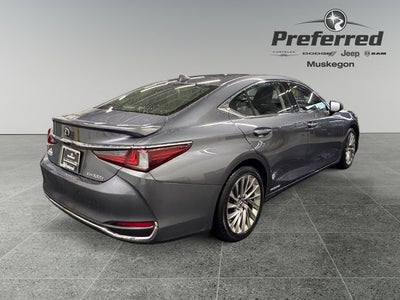 2019 Lexus ES 300h 300h Luxury 2.5 Liter FWD