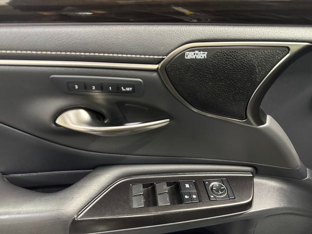 2019 Lexus ES 300h 300h Luxury 2.5 Liter FWD