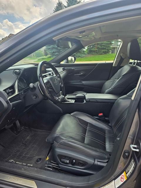2019 Lexus ES 300h 300h Luxury 2.5 Liter FWD