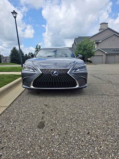 2019 Lexus ES 300h 300h Luxury 2.5 Liter FWD