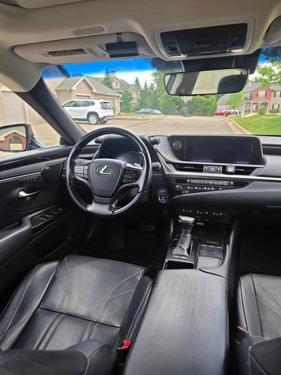 2019 Lexus ES 300h 300h Luxury 2.5 Liter FWD