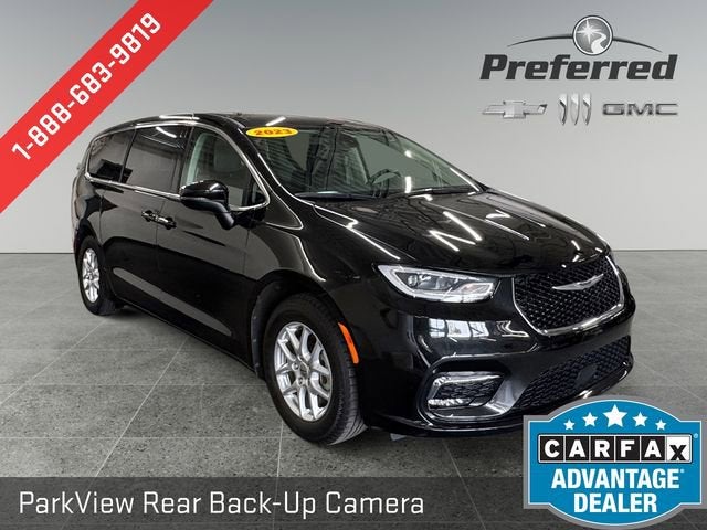 2023 Chrysler Pacifica Touring L's photo
